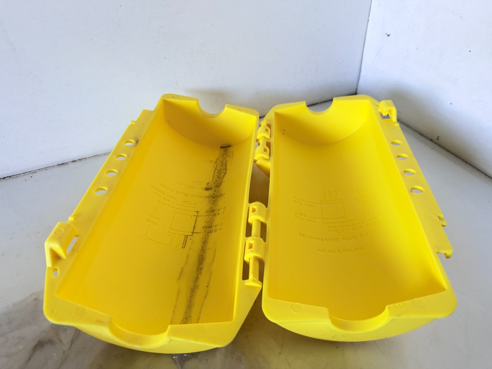 Hubbell HLD2 Plugout Lockout Device High Visibility Yellow (43)
