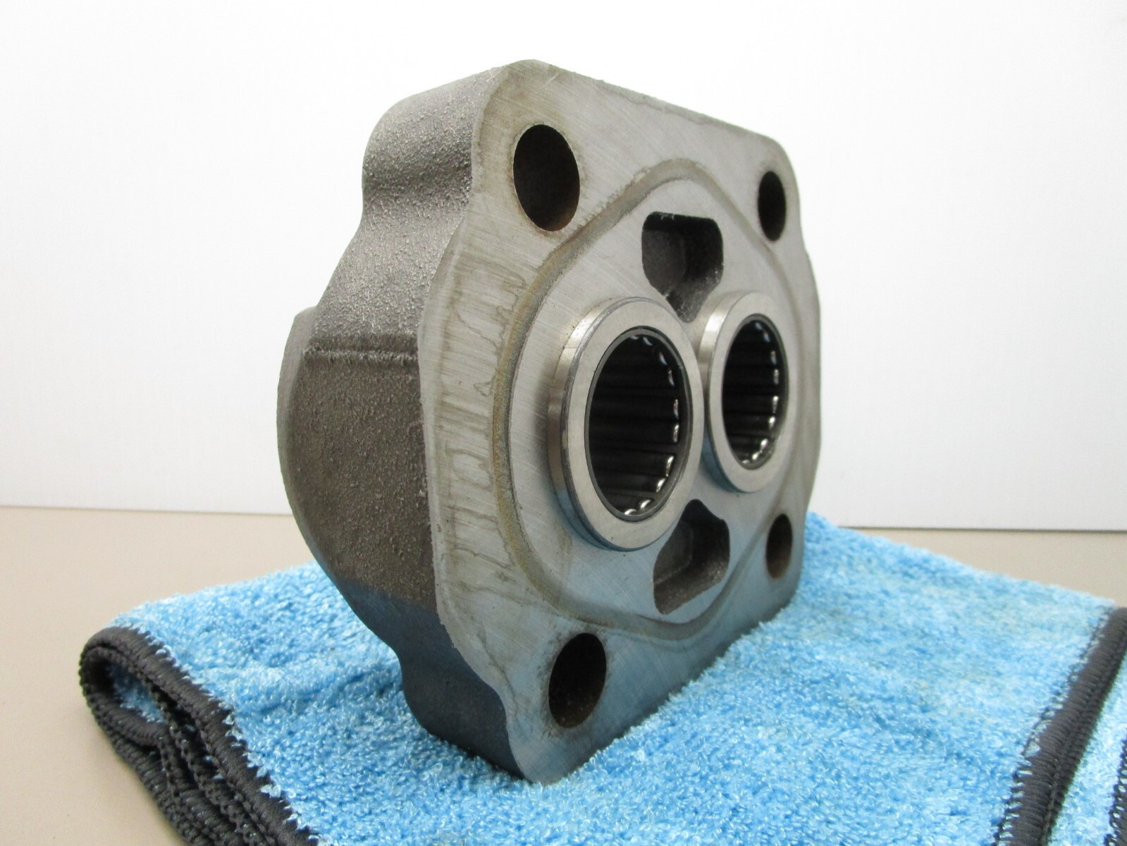 Commercial P50 P51 Hydraulic Pump Roller Bearing Back Cover Housing