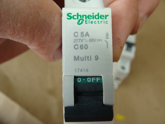 LOT OF 2 SCHNEIDER CIRCUIT BREAKERS 1 POLE C5A C60 MULTI 9 17414 277V