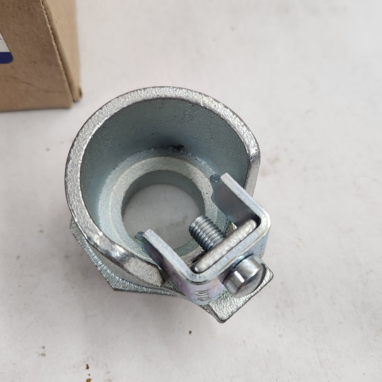 [BOX OF 5] THOMAS & BETTS 306 ARMORED CABLE CONNECTOR, 1″, TITE-BITE