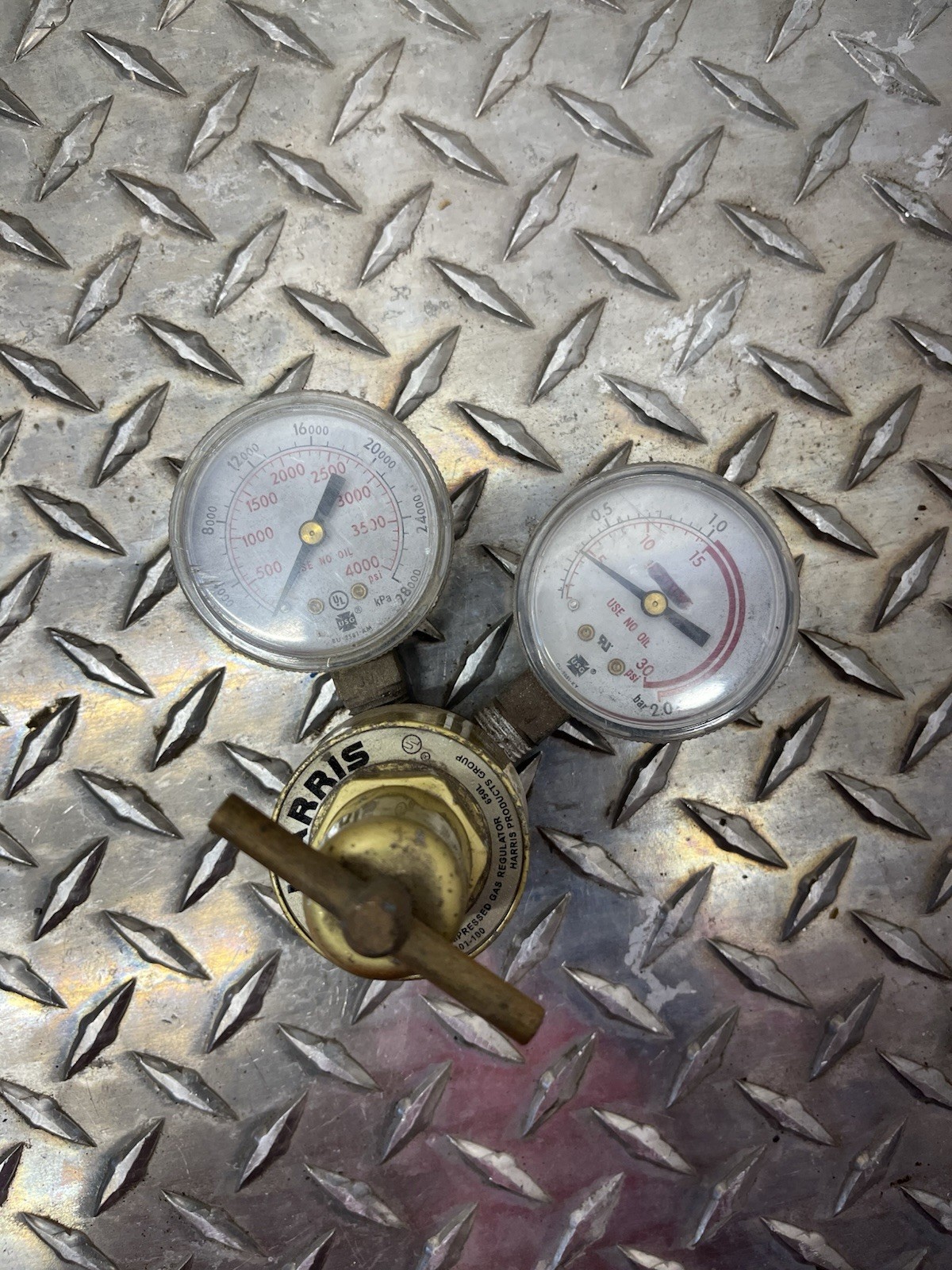 Harris Compressed Gas Regulator 650L Model 301-100 GAUGE STUCK As Shown