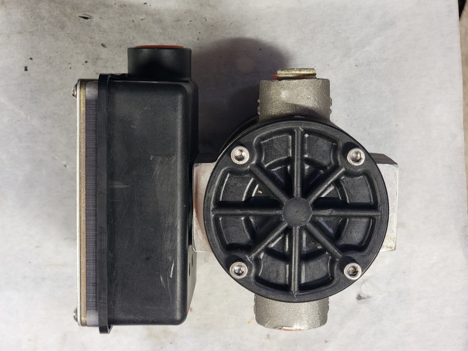 QTY 1 UNIVERSAL FLOW MONITOR 00.5GLM-4L-200V.9-A1WU-C-.2D LOC SHF K1