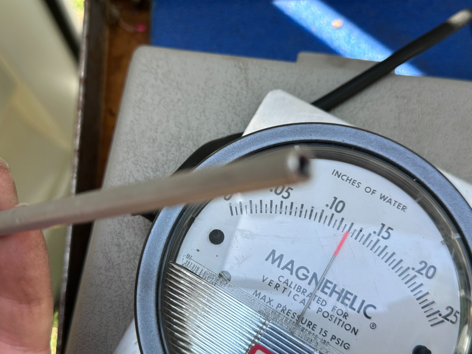 DWYER MAGNEHELIC Differential Pressure Gage 2000-00 C w/Case & Probes