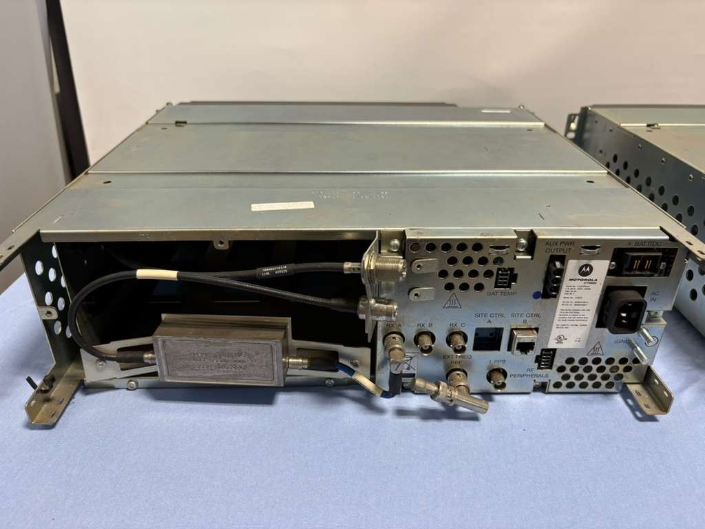 *LOT OF 2* Motorola GTR8000 Repeater Base Radio Chassis Part T7039A