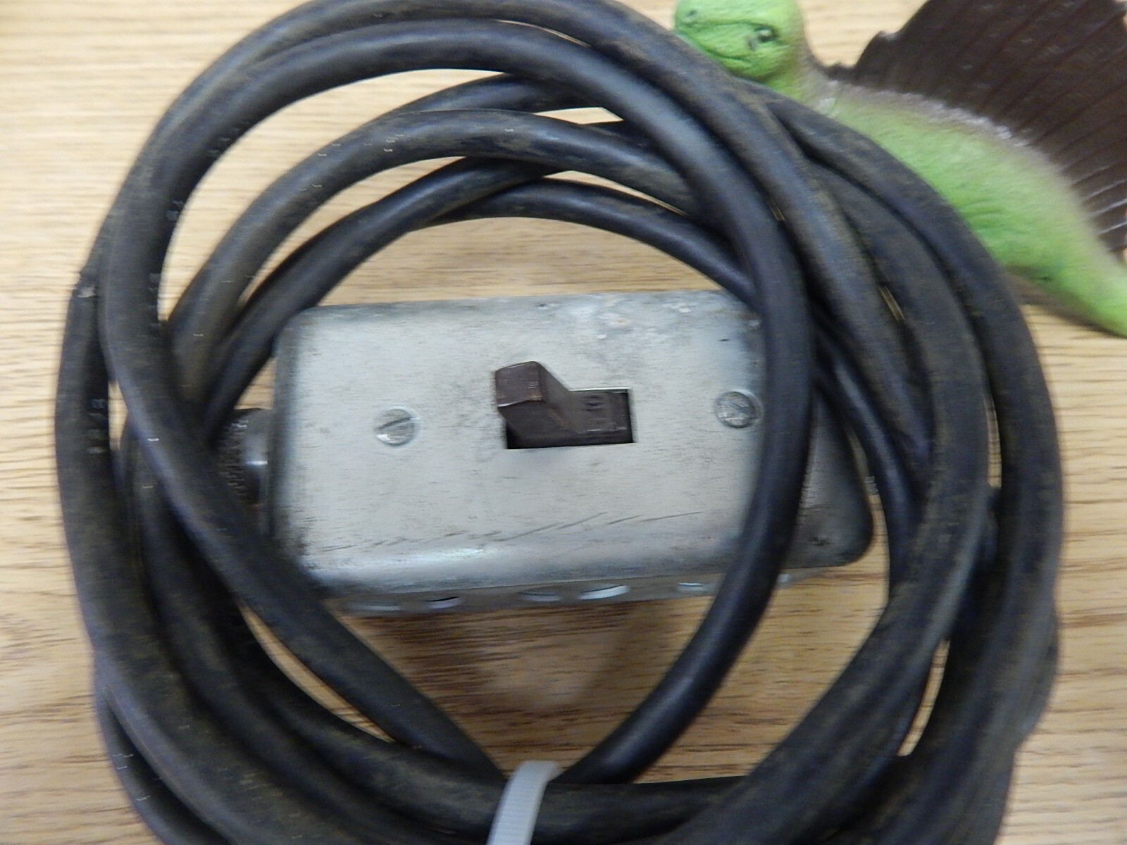 Slater 277V 15A 120V 16/2 Cord w/ Light Switch *FREE SHIPPING*