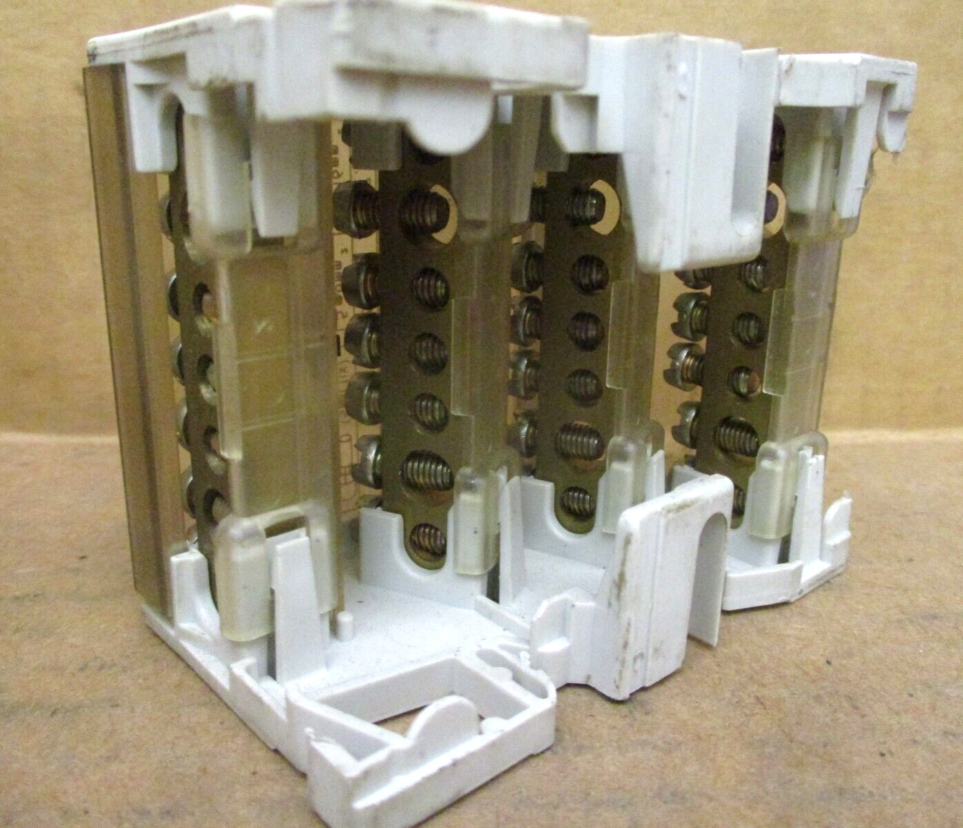 legrand 048 84 EN 60947-1 50006HM