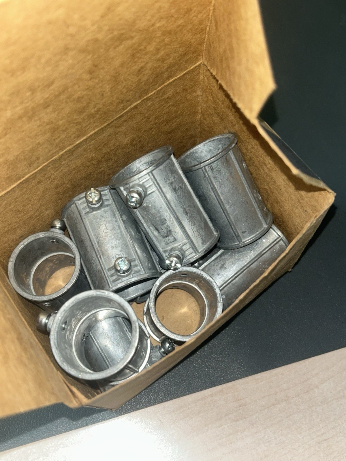 20 PC NEW! EGS NEER 1″ 2-SET SCREW EMT CONDUIT COUPLINGS TC-513