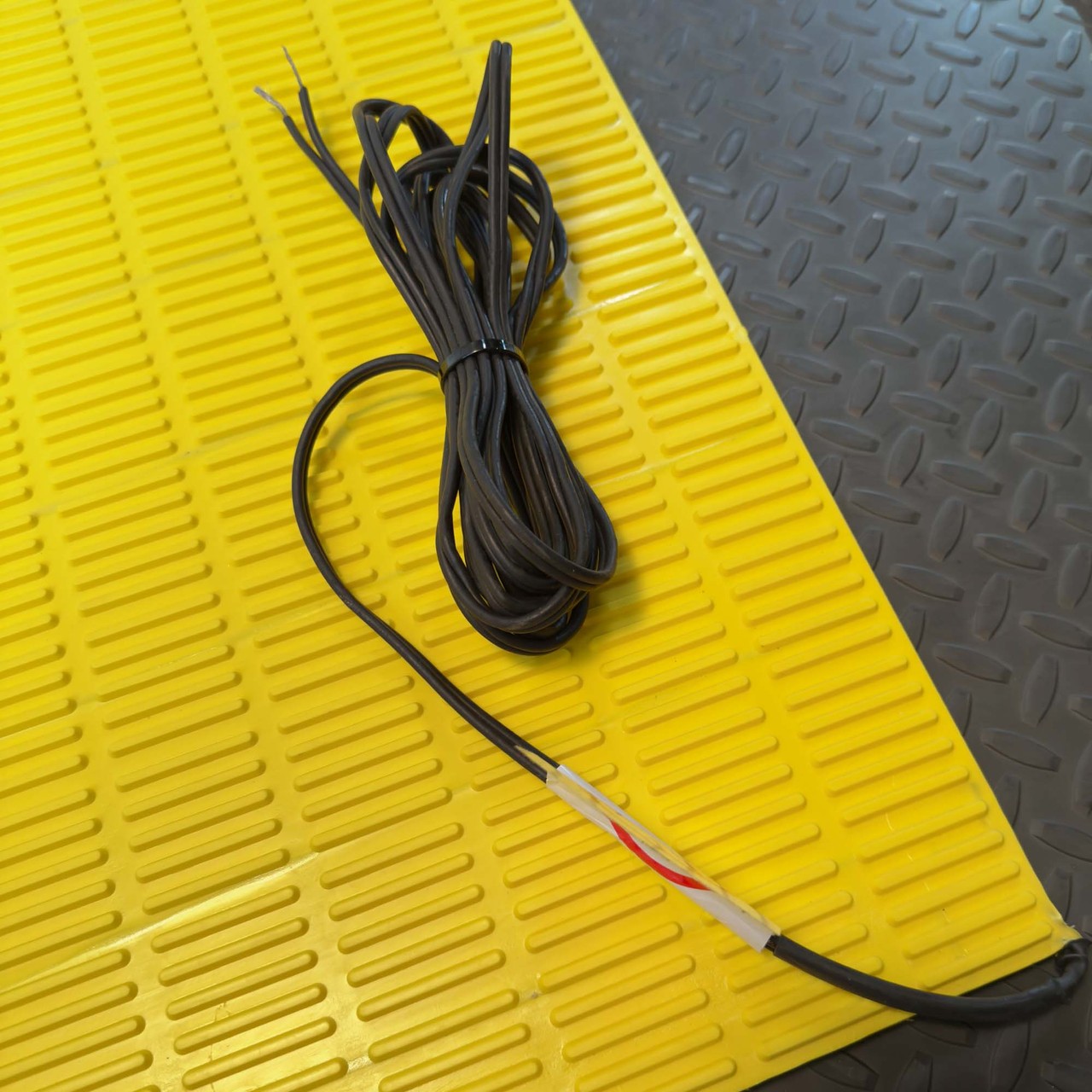 Allen-Bradley 440F-M1626BYNN MatGuard Safety Mat, 800mm x 1300mm, Unused