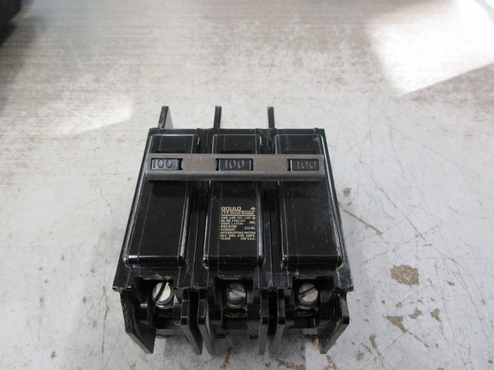 Gould ITE Bolt-On Circuit Breaker BQ3-B100 100A 240V 3P *Chipped Corner* Used