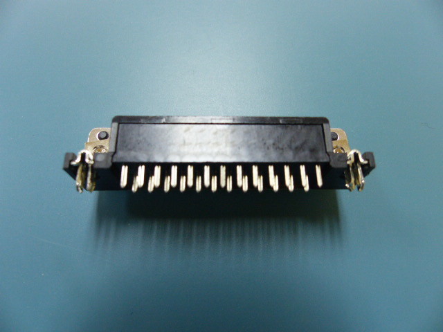 EDAC 621-025-260-043 Qty of 8 per Lot DB25M R/A .318 FP EDAC