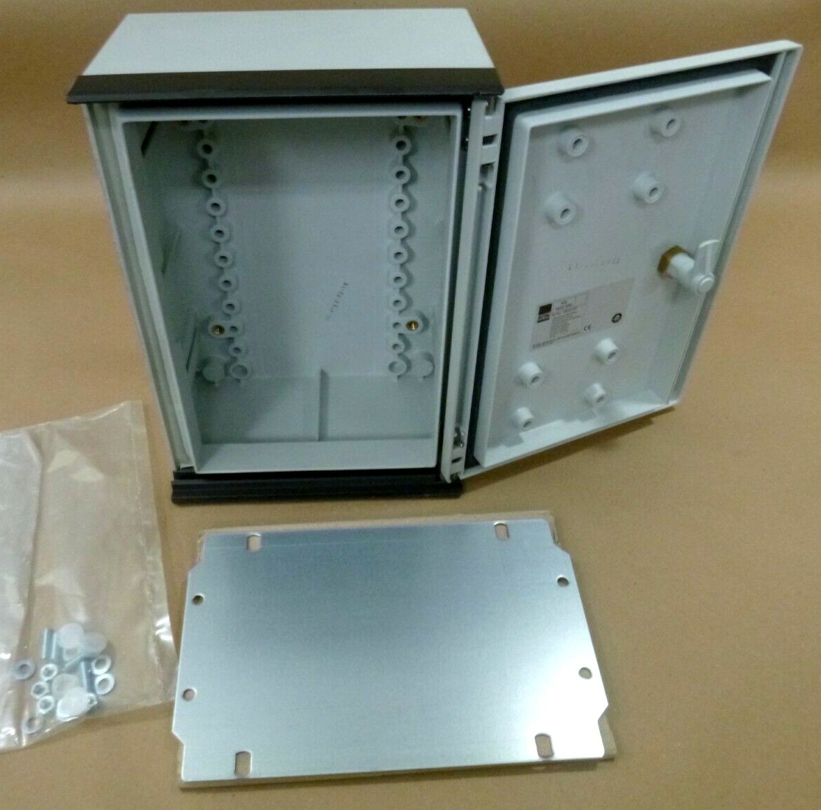Rittal Nema 4X Electrical Enclosure W/ Hinged Door KS 1432.500, 10″ x 14″ x 6″