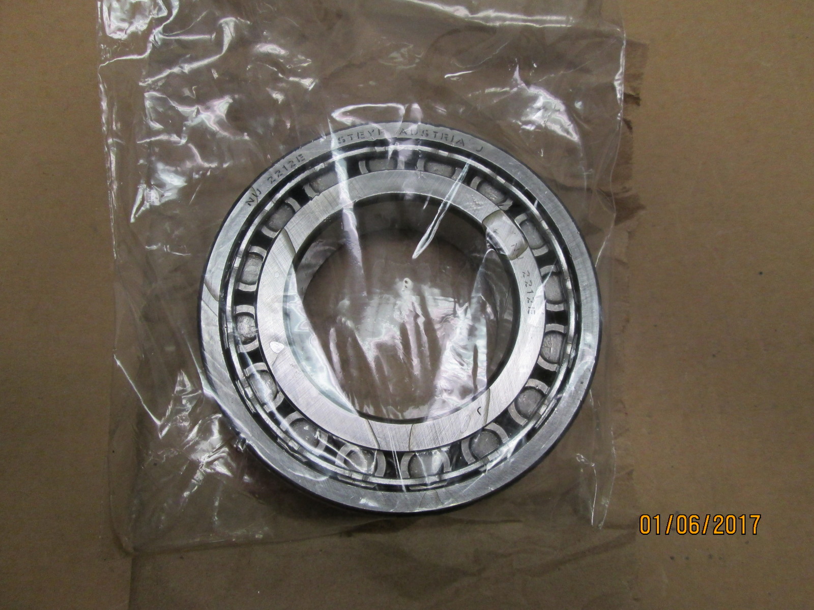 NEW OTHER, STEYR NJ2212E CYLINDRICAL ROLLER BEARING.