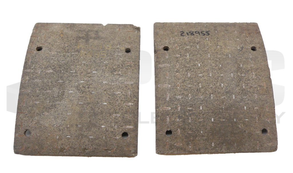 LOT OF 2 NEW WB218 K495 BRAKE PAD *READ*