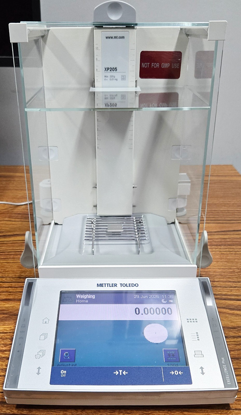 Mettler Toledo XP205 220g x0.01mg Analytical Table Top Lab Balance Digital Scale