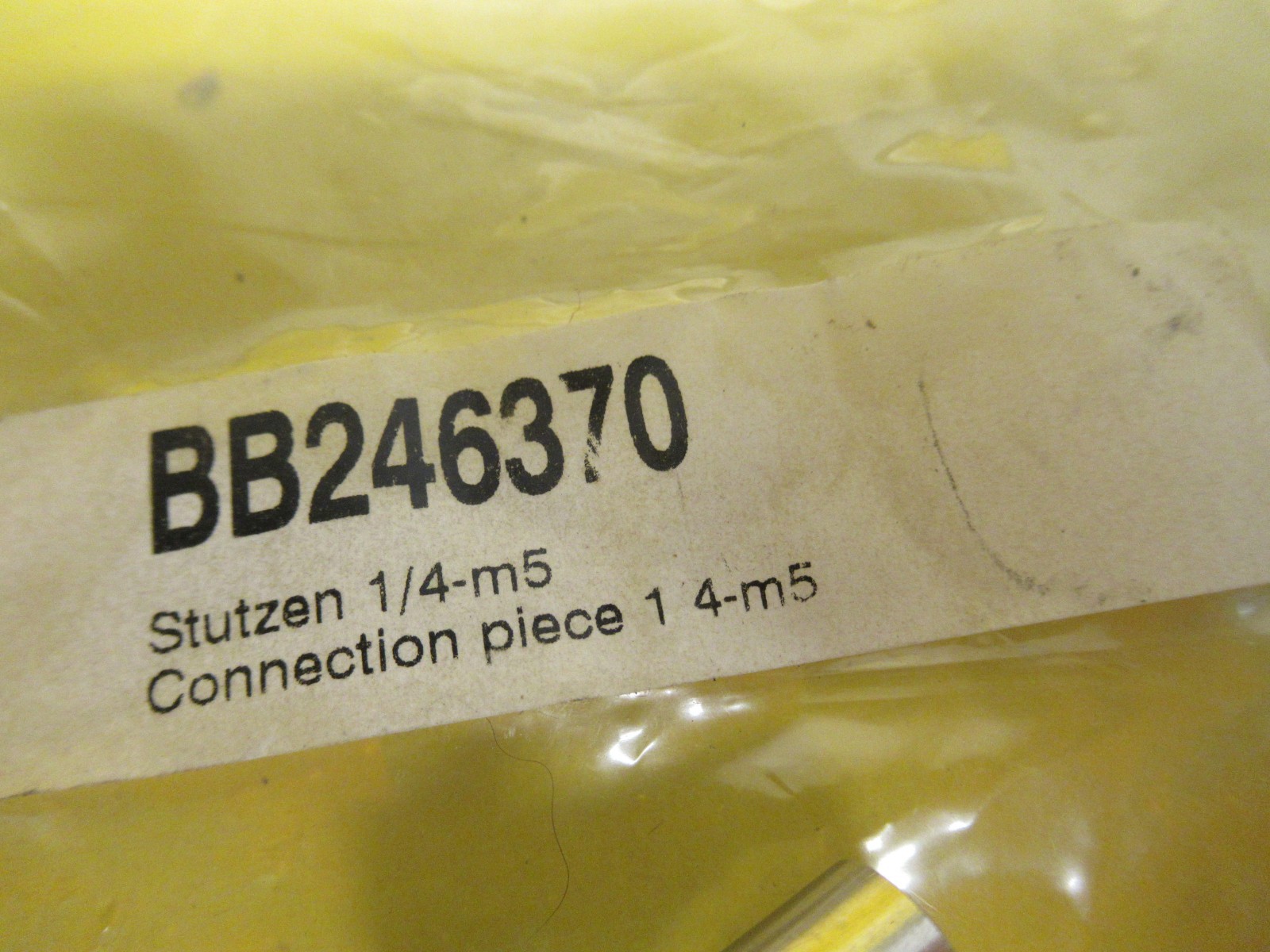 NEW SWAGELOCK CONNECTION PIECE BB246370 1/4-m5