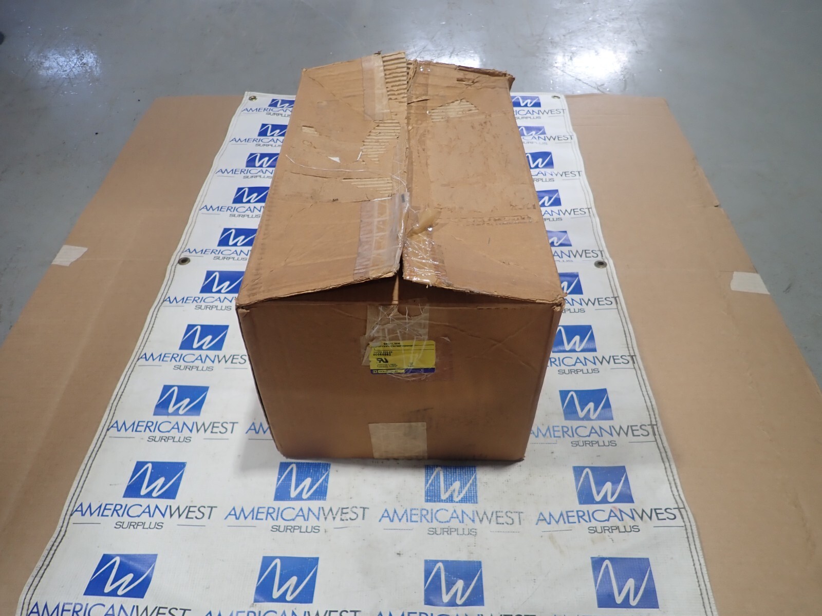 New Square D 9421LW4 PowerPact M & P Thru Door Mechanism 9421LHP8
