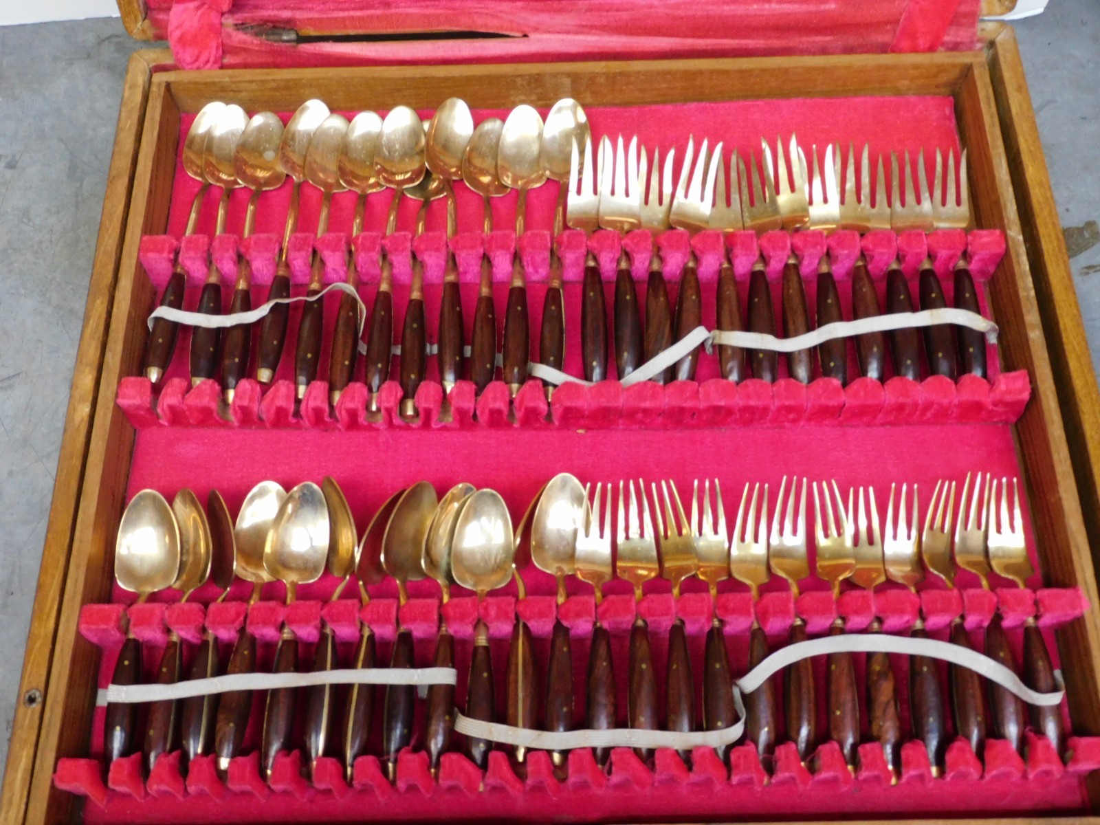 NO NAME 144PC SET OF BRASS & ROSEWOOD VITAGE THAILAND FLATWARE SERVICE FOR 12