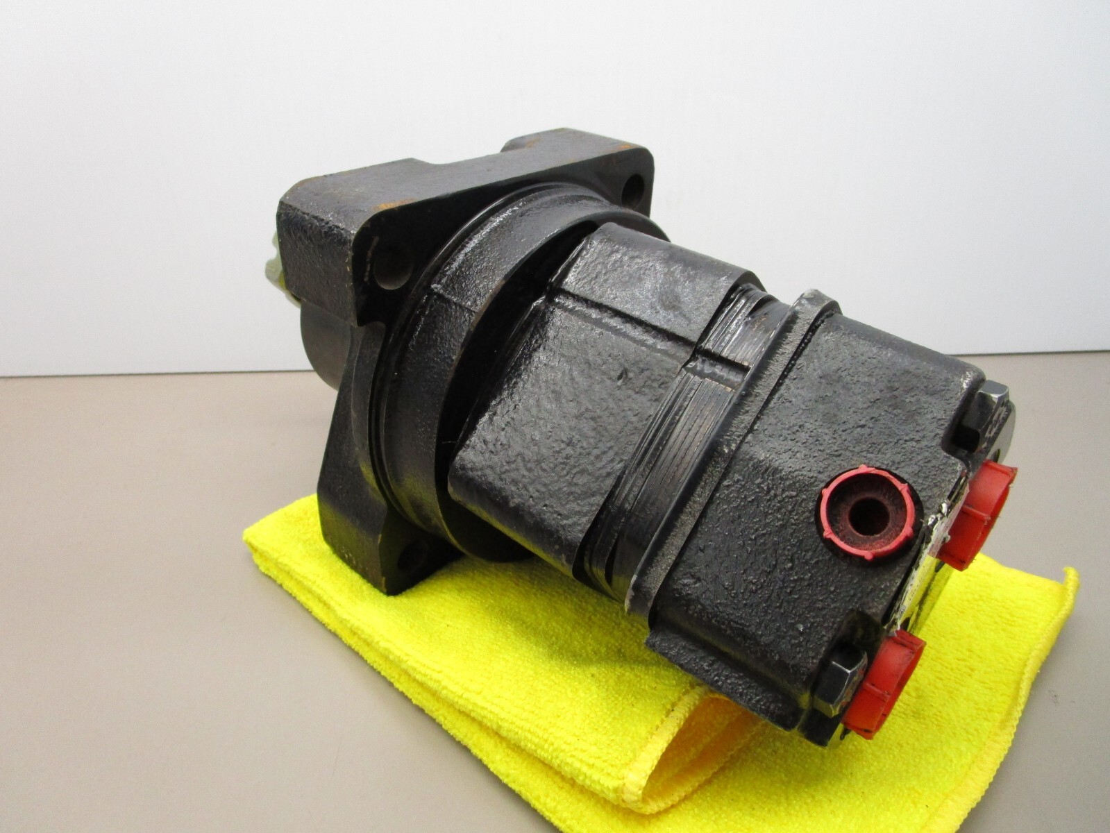 White Hydraulics HB1857537DP Hydraulic Motor 293.07cc *For Parts or Repair*