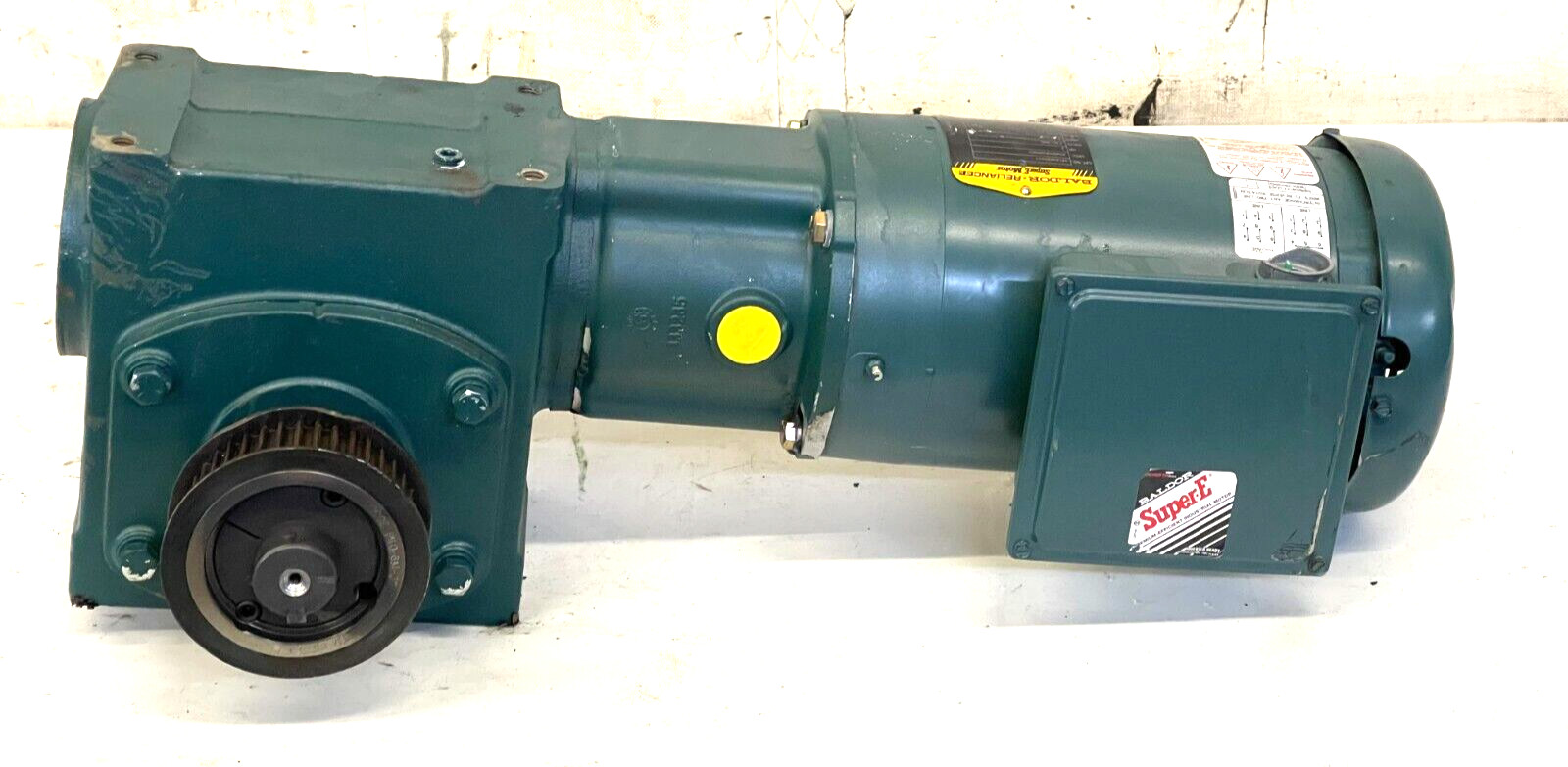 BALDOR RELIANCE SUPER-E MOTOR VEUHM3558T W/TIGEAR 2 GEAR REDUCER 30S15L