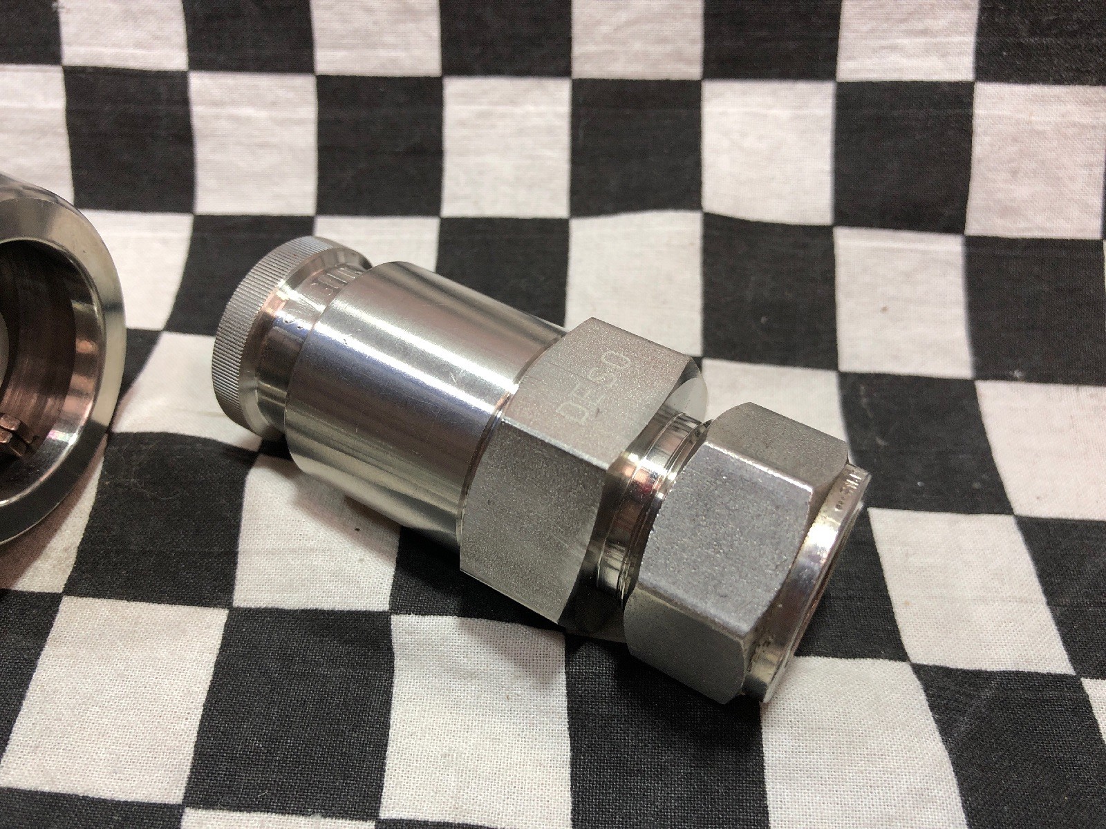 Swagelok Quick Connect Body 3/4″, SS-QTM8A-B-1210 & SS-QTM8-D-1210