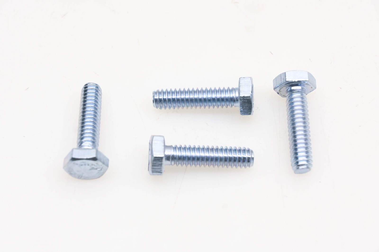 Aftermarket IQ033-1 1/4-20 x 1″ x 7/16″ Grade 5 Hex Bolts Qty 4 NOS
