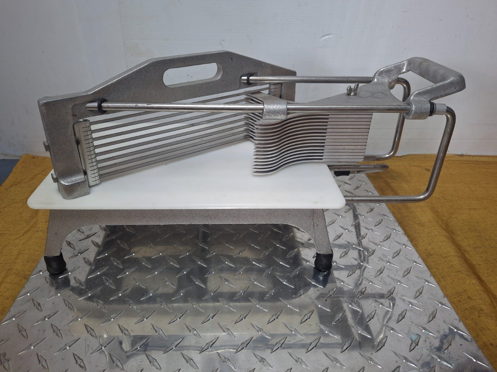 Vollrath Lincoln 0643N Redco Tomato Pro Slicer 3/16 inch Cut Straight Blade