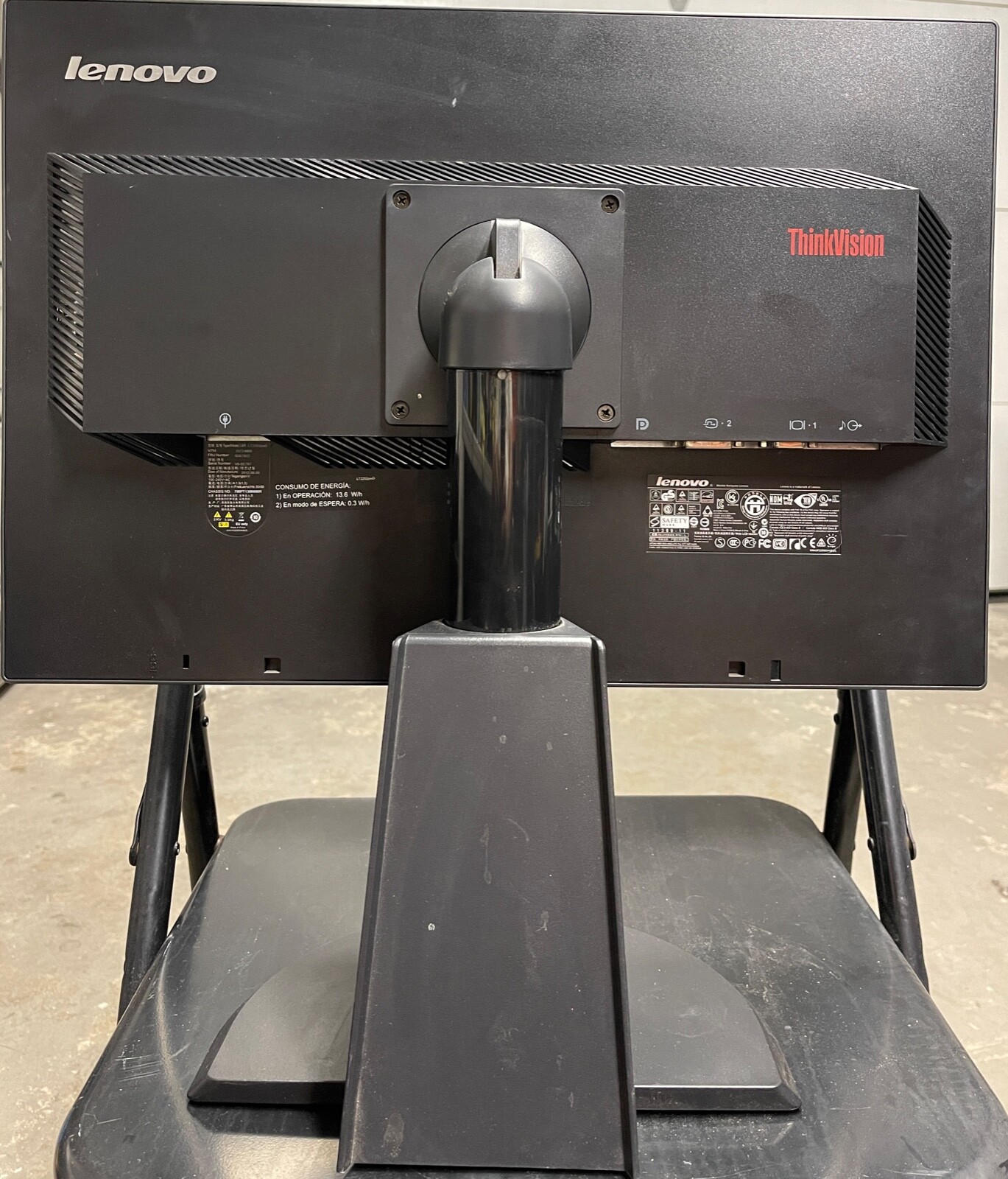 Lenovo ThinkVision LT2252p 22″ LCD Widescreen Monitor with Stand