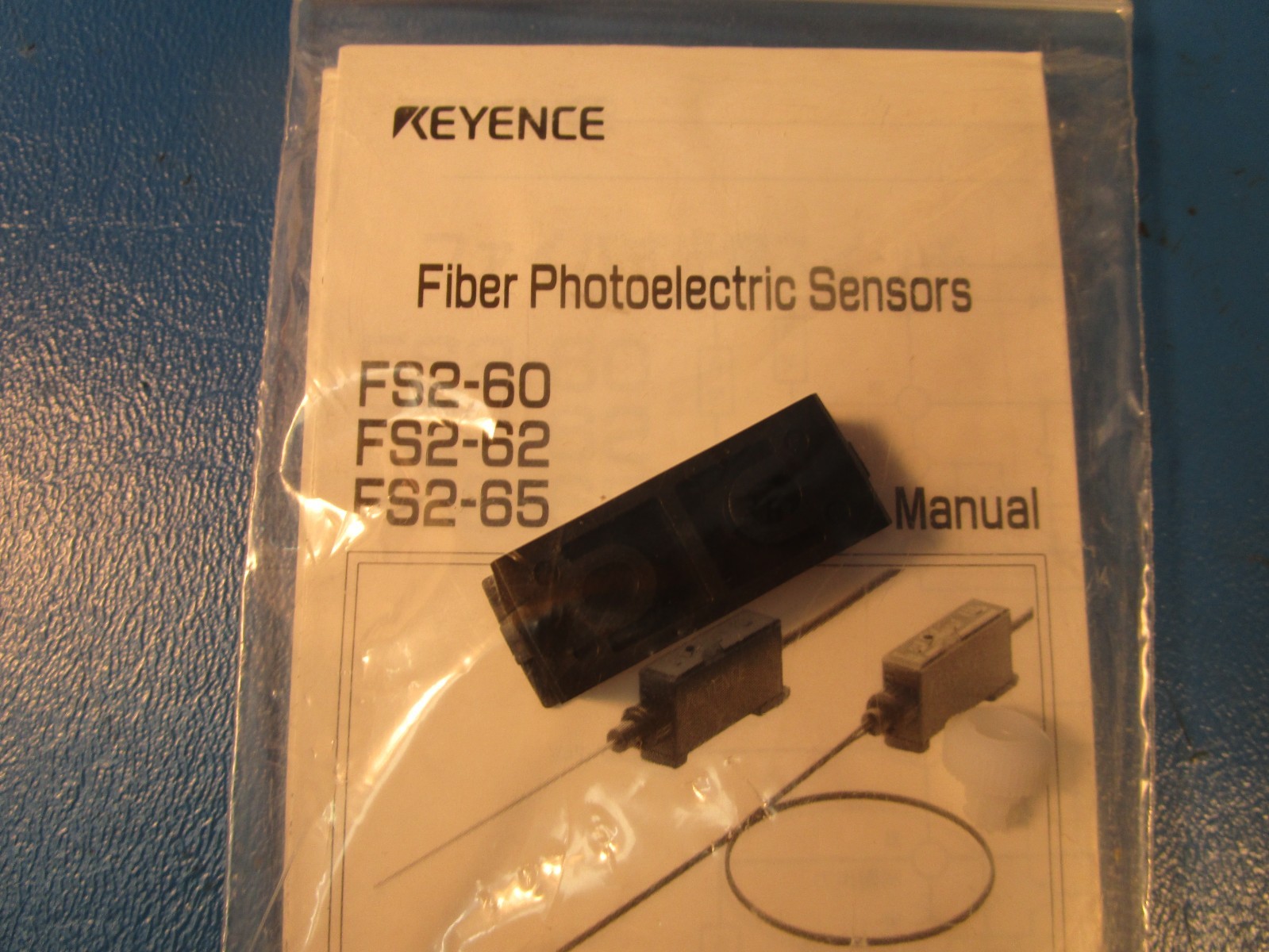 Keyence FS2-60, SENSOR AMPLIFIER, FIBER, Cable W/ Bracket, PHOTOELECTRIC
