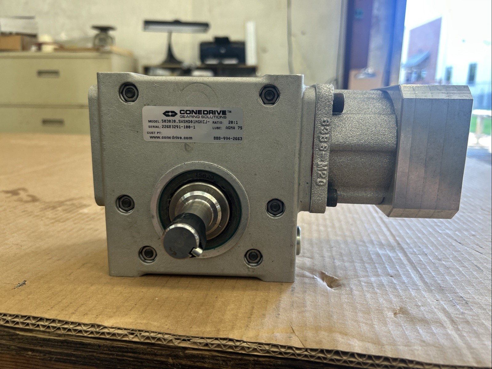 Cone Drive right-angle gearbox/speed reducer, S03020 series with a 20:1 ratio