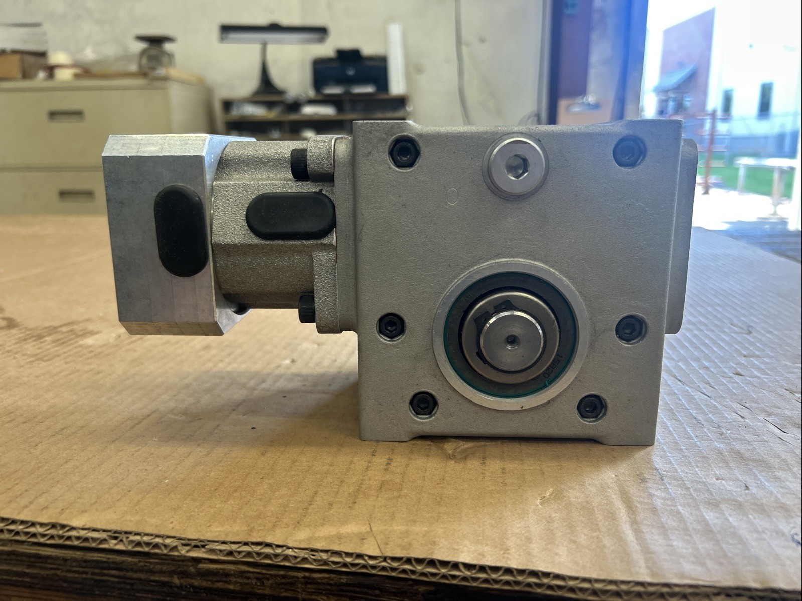 Cone Drive right-angle gearbox/speed reducer, S03020 series with a 20:1 ratio