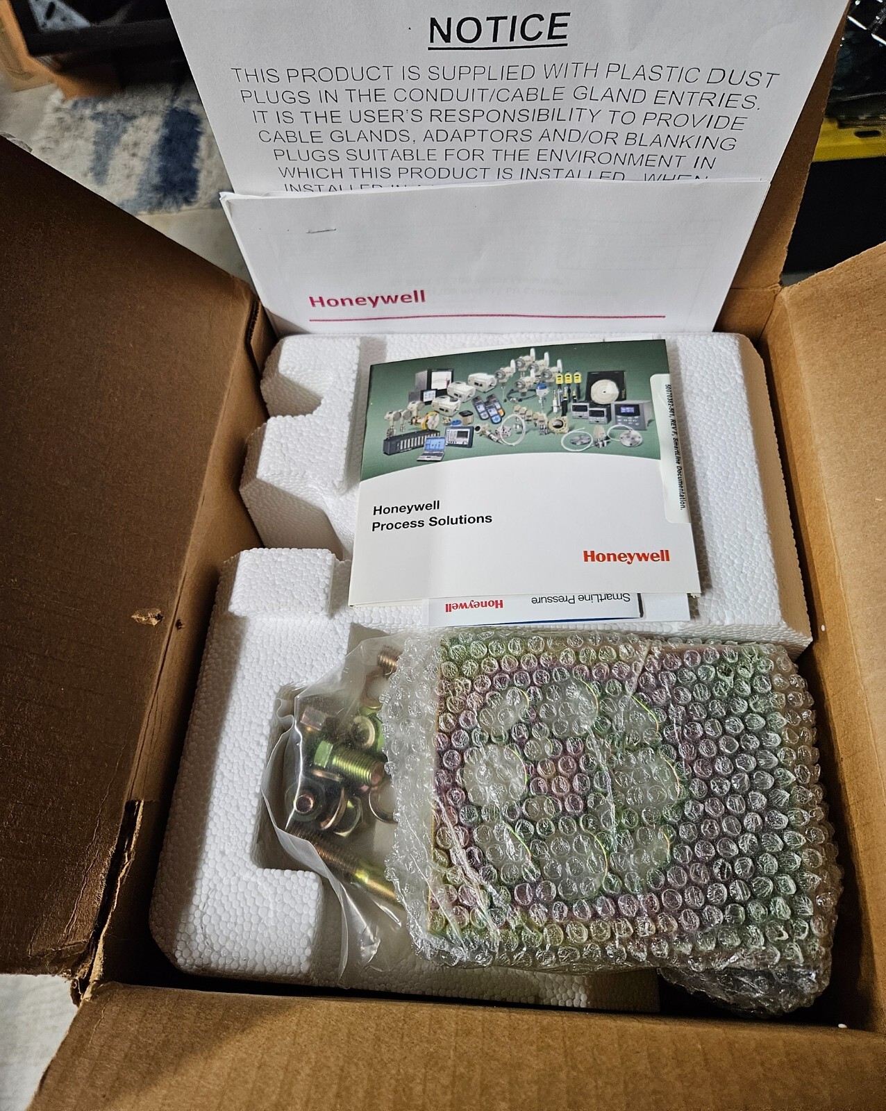 Honeywell STG870 Gauge Transmitter, 316SS Head/316LSS Diaphragm – NEW IN BOX