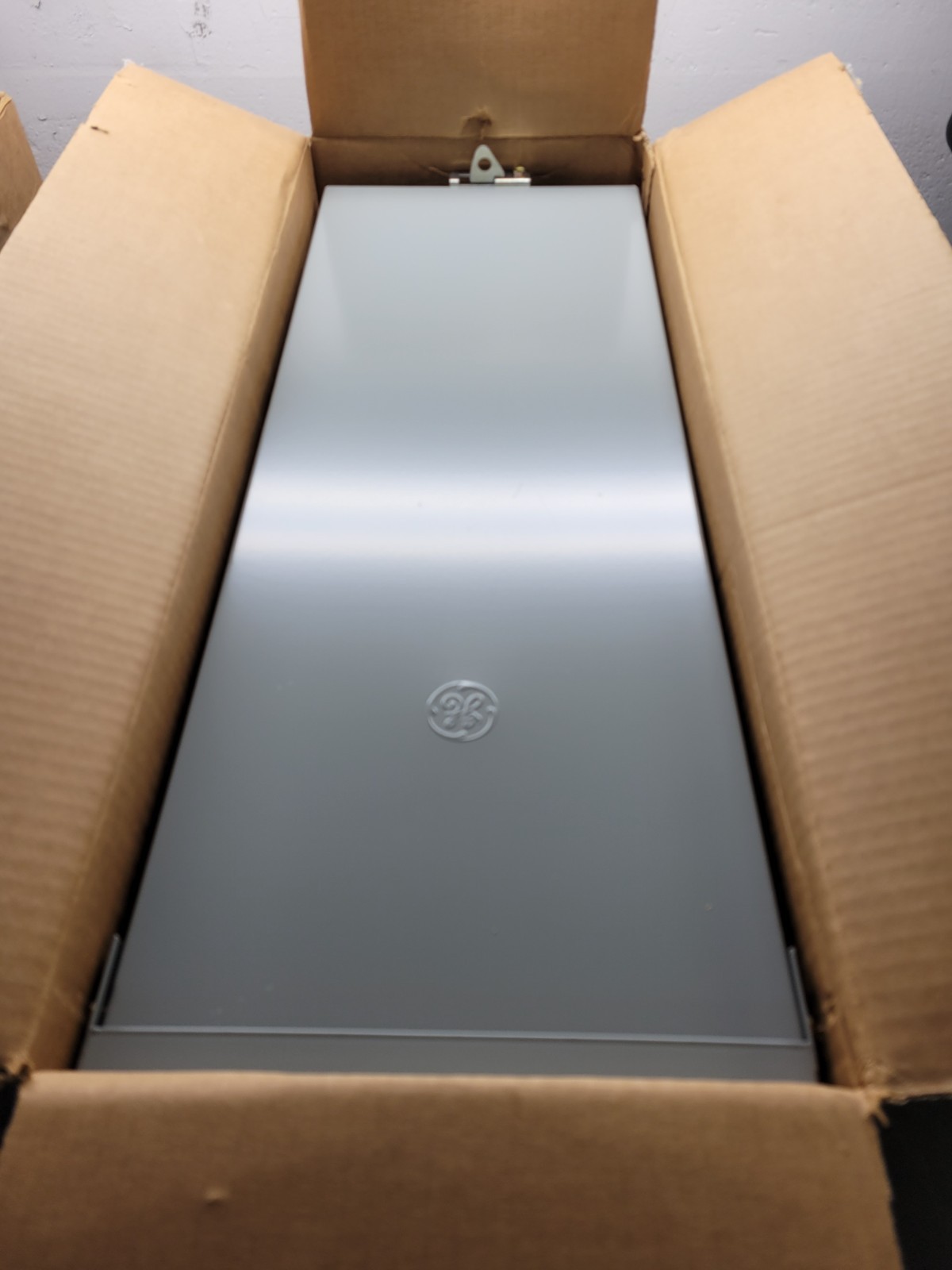 GE Spectra TE150R Circuit Breaker Enclosure.