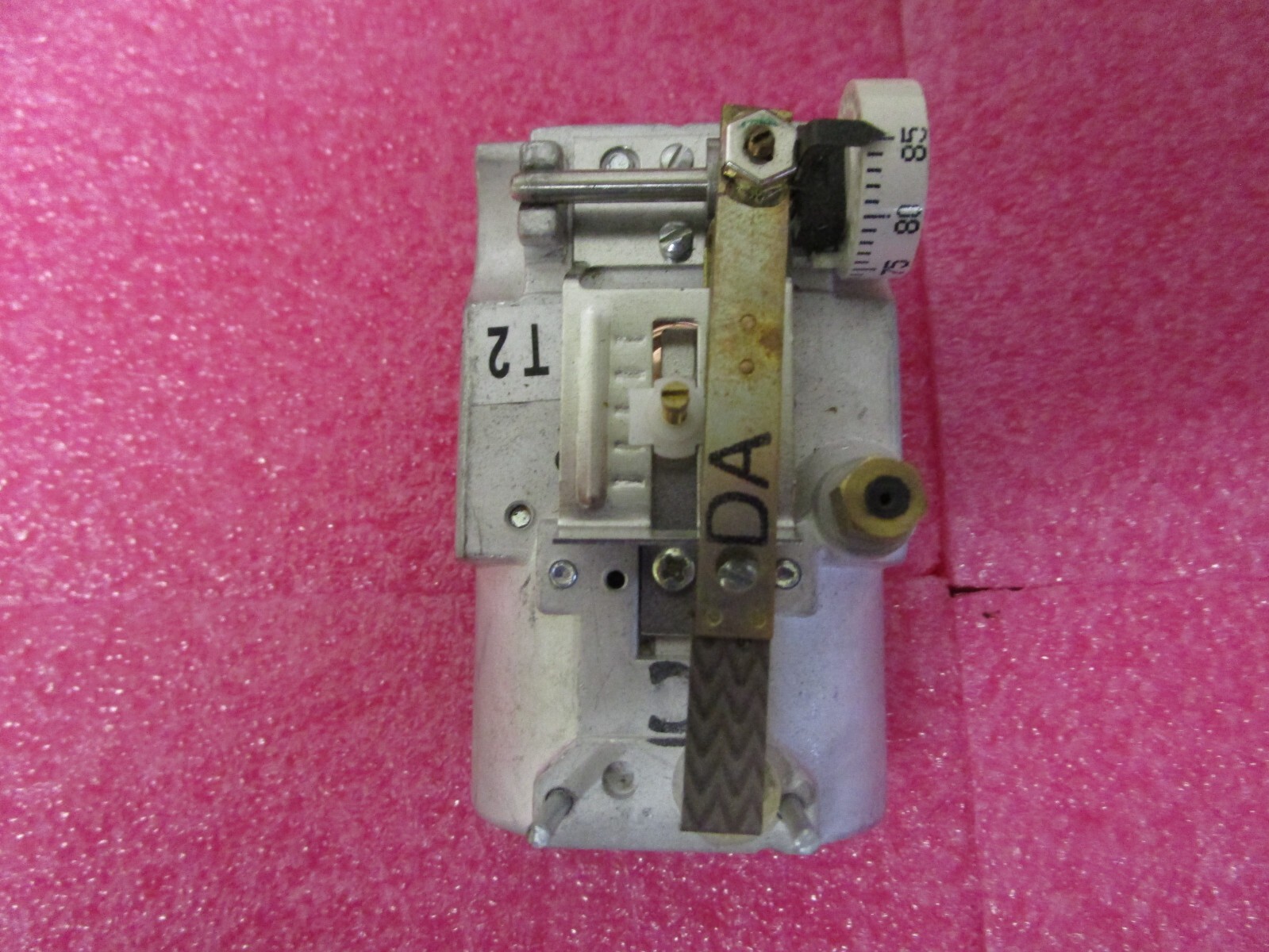 Johnson Controls T-4002-201 Thermostat