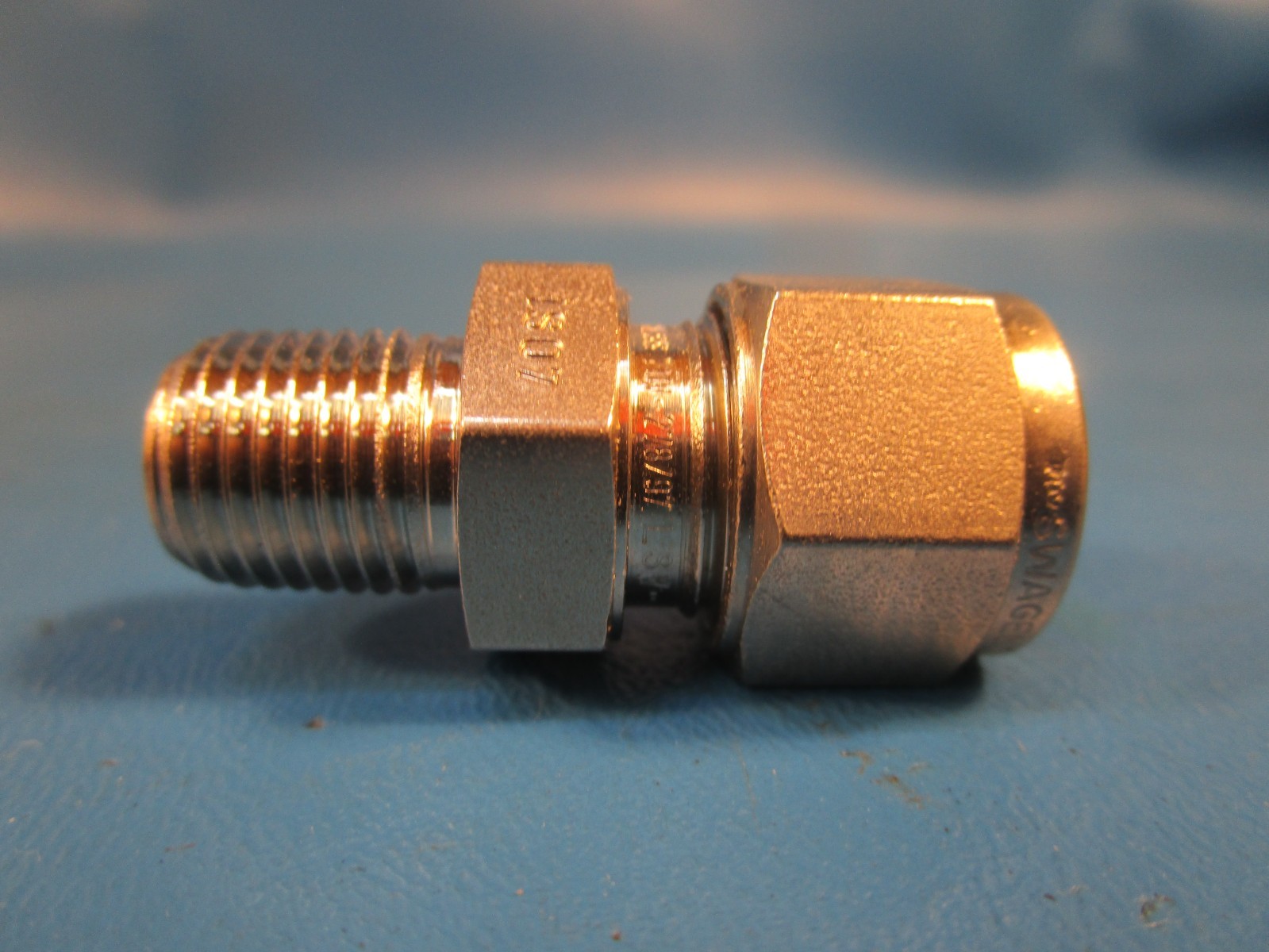 LOT OF 2 Parker 3-4 FBZ-SS, COMPRESSION TUBE CONNECTOR: 1/4″ THREAD, COMPRESSION
