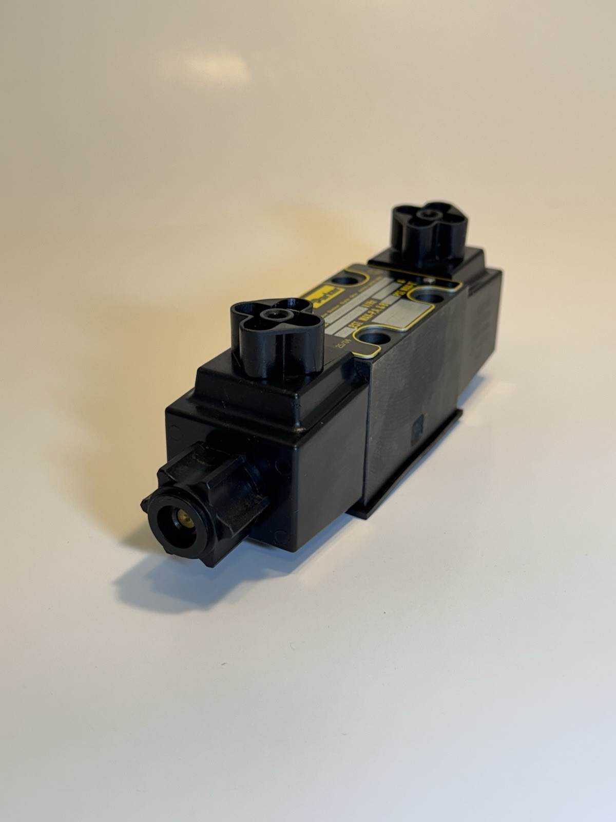 PARKER Valve Series D1VW D1VW001CNYWF4 120V 4000PSI NSMP Including Solenoids