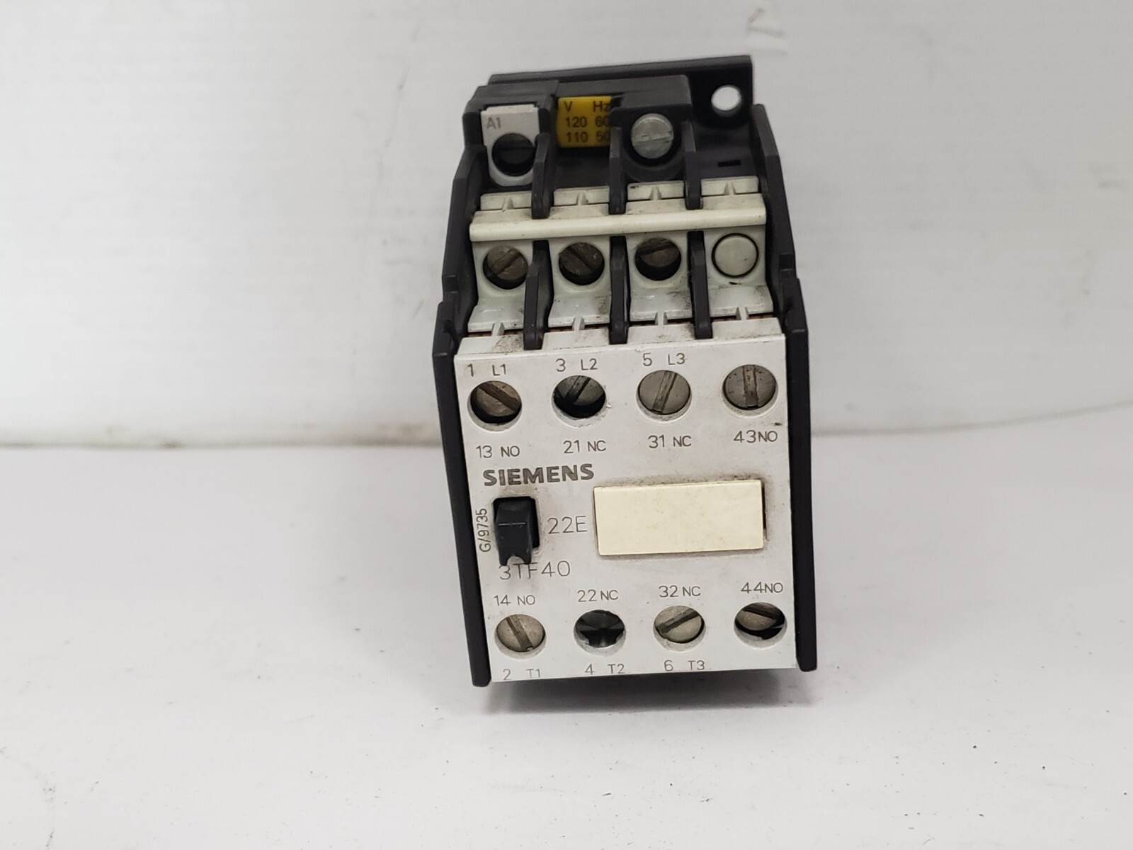 SIEMENS 3TF4022-6E CONTACTOR 3 POLE 2 NO 2NC 110/120VAC 50/60HZ