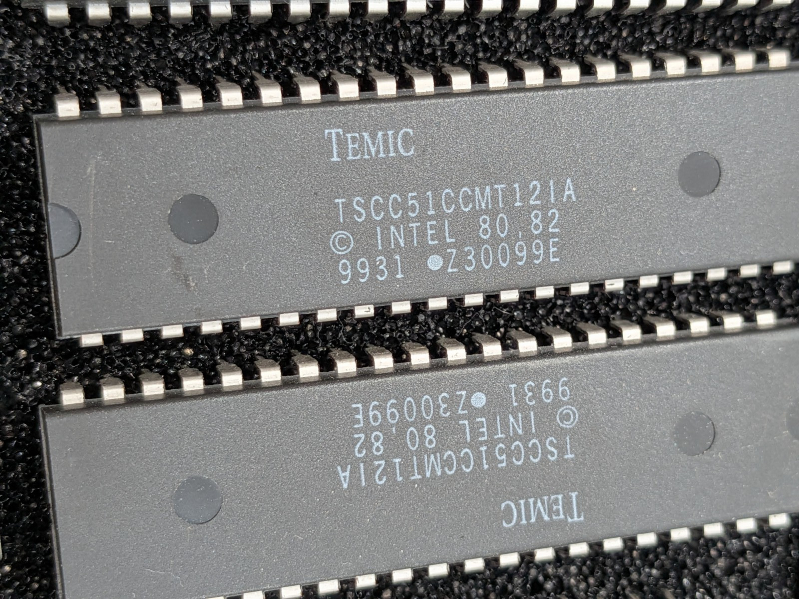 IC Lot. 24 Pcs TI 27C512 28 Pin Ceramic UV EPROM IC + 5 TSCC51 uControllers