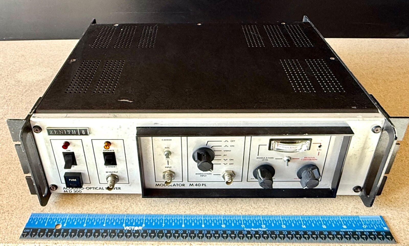 Vintage Zenith Radio Research MD 300 Acousto-Optical Driver and Modulator M40 PL