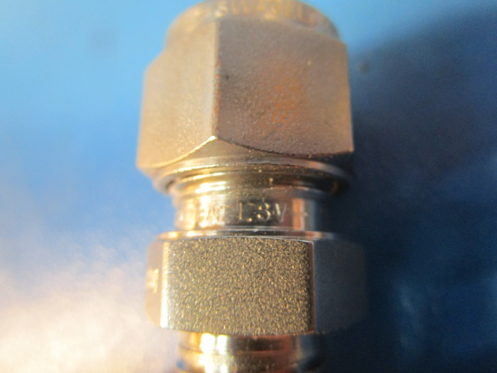 LOT OF 2 Parker 3-4 FBZ-SS, COMPRESSION TUBE CONNECTOR: 1/4″ THREAD, COMPRESSION