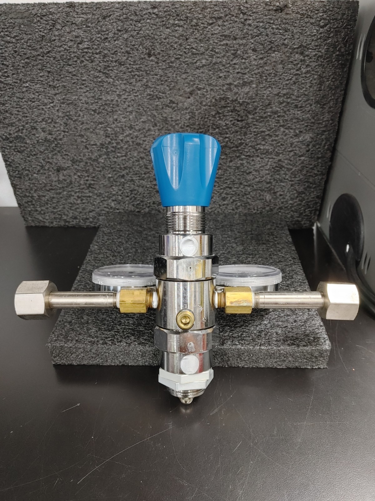 MATHESON High Purity Regulator with Pressure Gauges