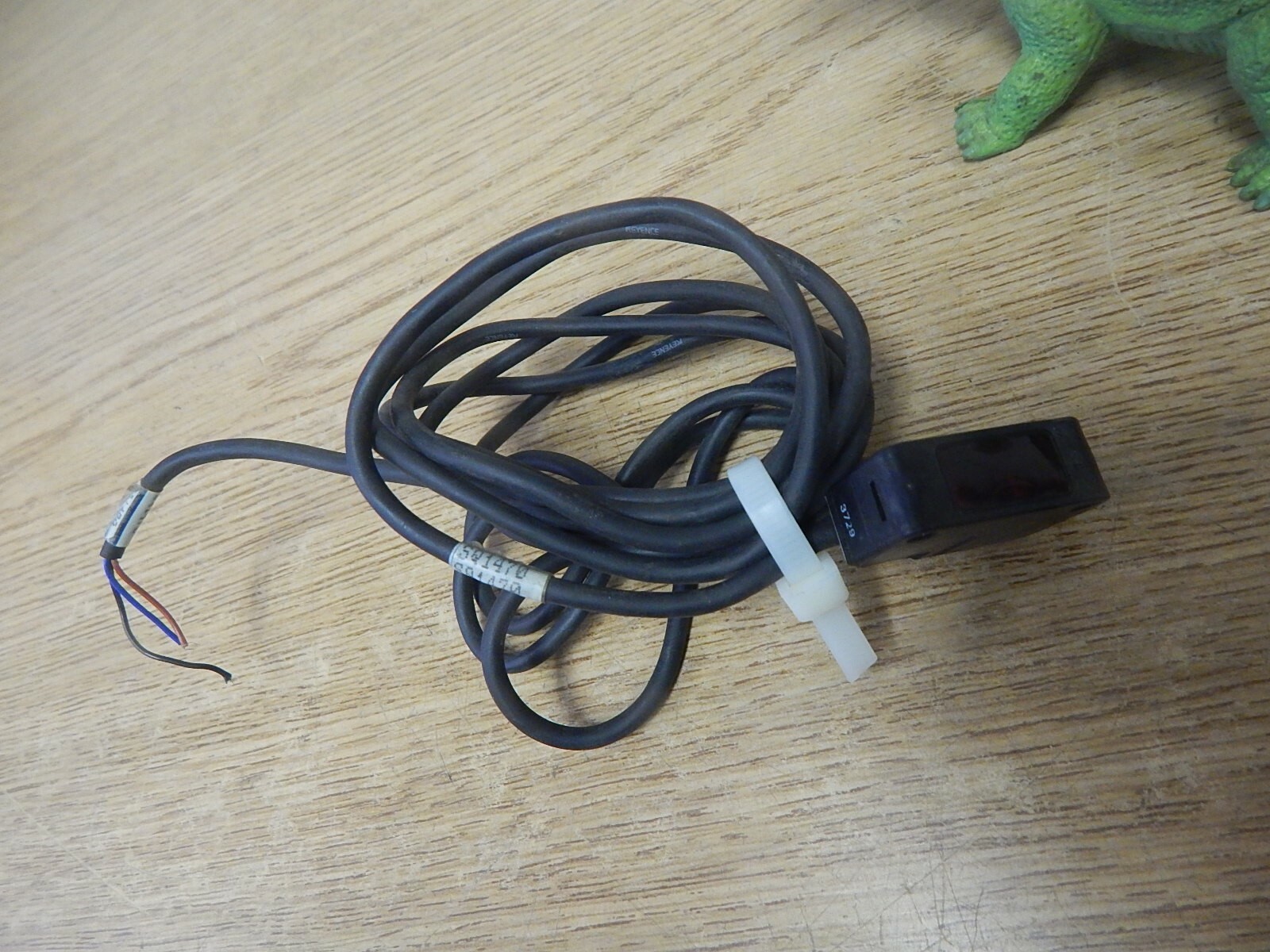 Keyence PZ2-61 Sensor 4723 70″ Long “E” *FREE SHIPPING*