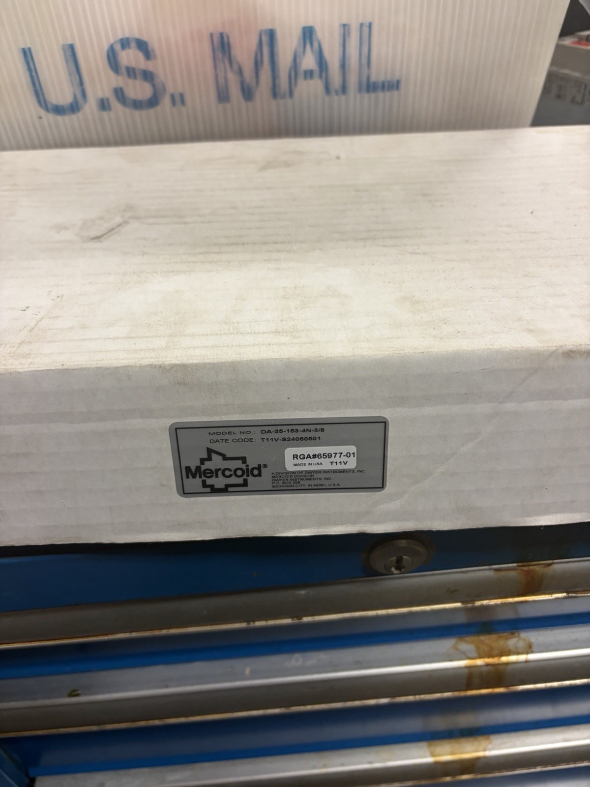 NEW MERCOID DA-35-153-4N-3/8 120/240VAC Temperature Switch