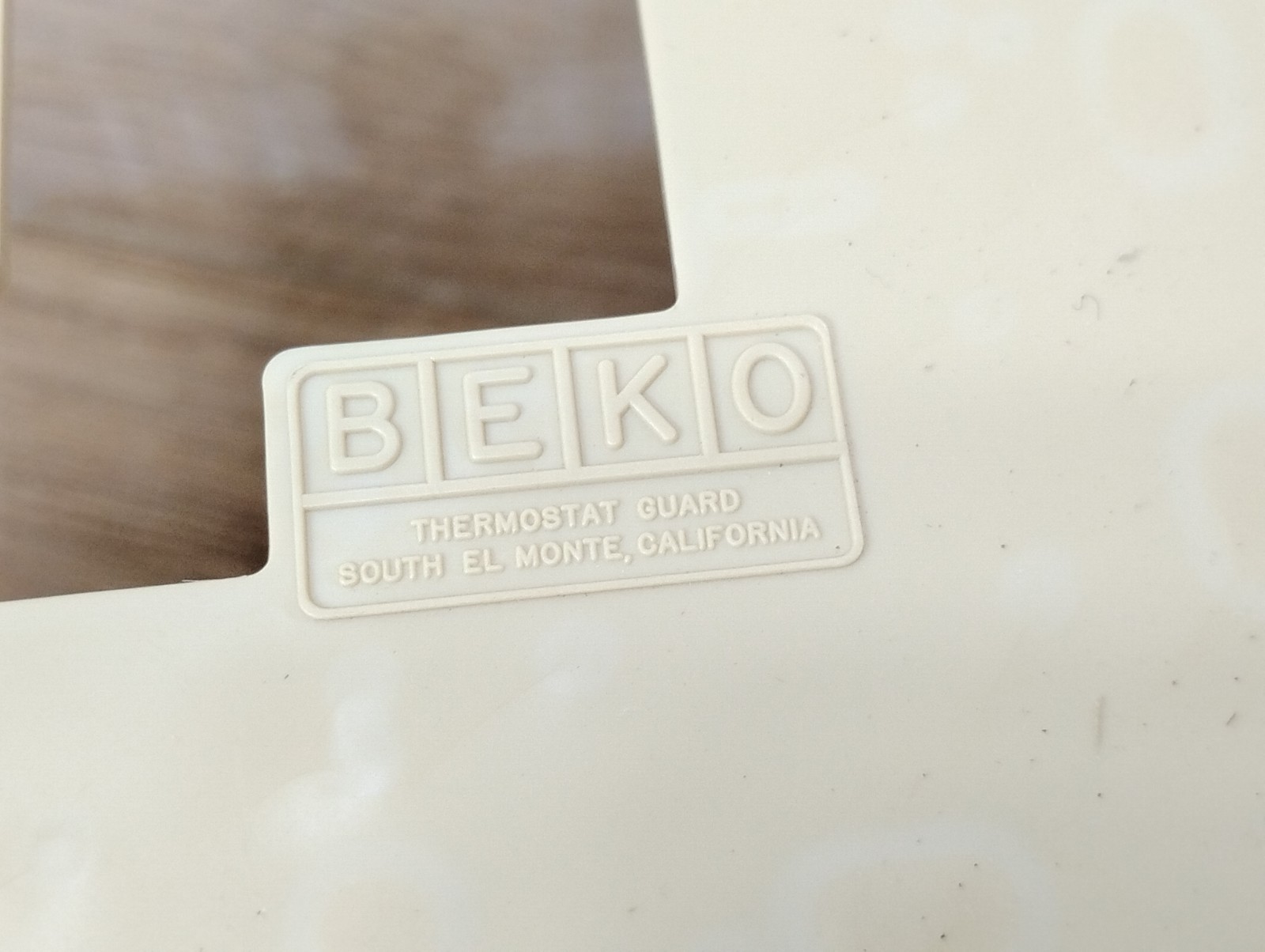 NEW BEKO SQUARE THERMOSTAT GUARD WITH KEY THERMOSTAT COVER LOCK BOX