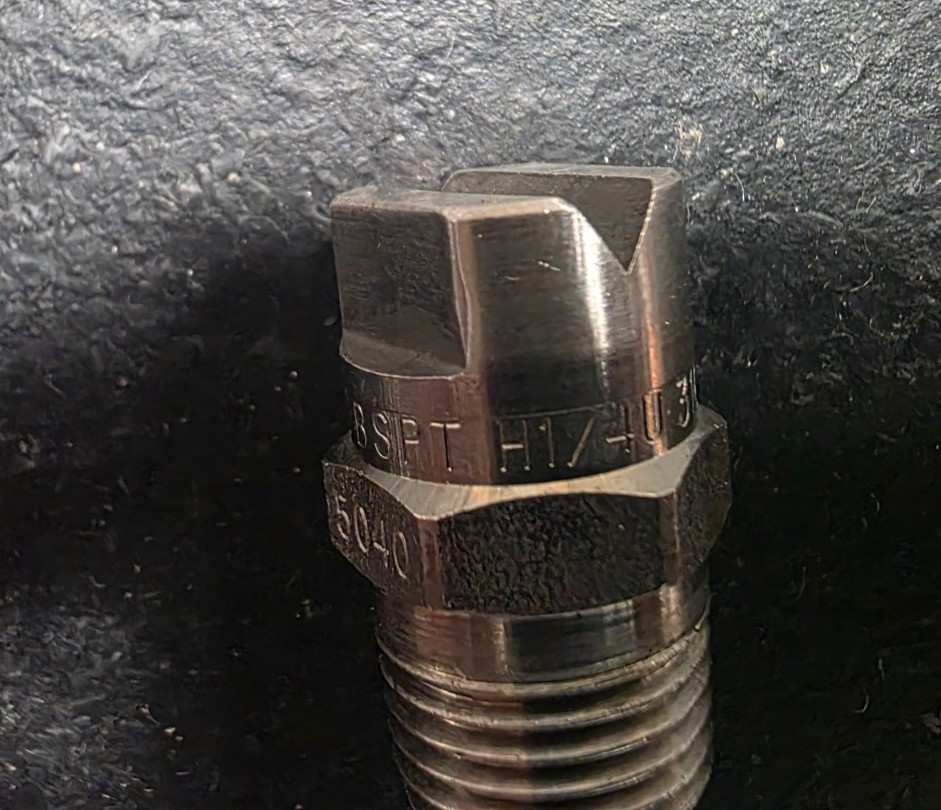 (Lot of 10) VeeJet 316 SS Flat Spray Nozzles 1/4″ BSPT H1/4U, 1/4