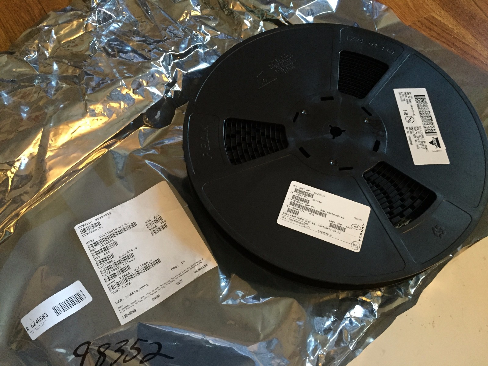 LOT 555 VISHAY SUM110N10-09-E3,TX24-04-EC1,N CHANNEL MOSFET,100V,110A TO-263,SL