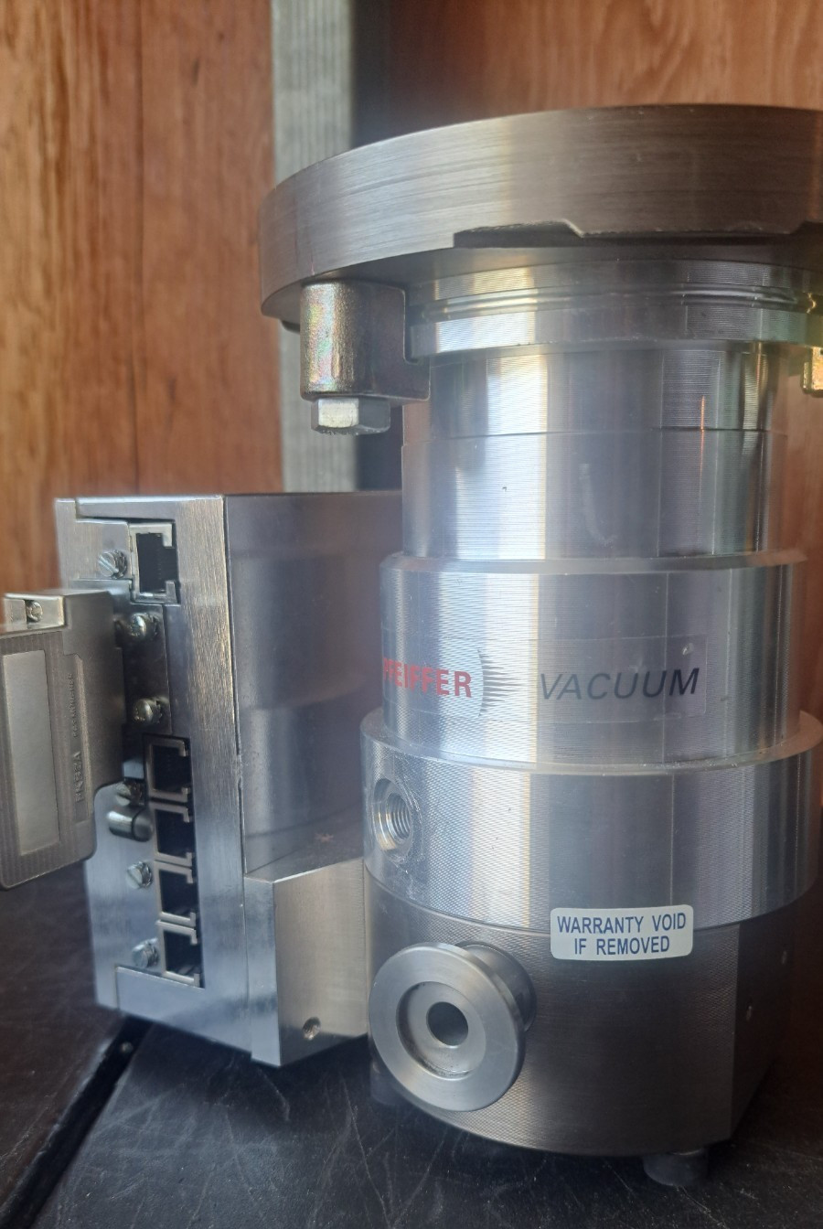 PFEIFFER VACUUM TMH 071P, 3P PM P02 800 G TURBO w/TC600 Controller PM C01 720