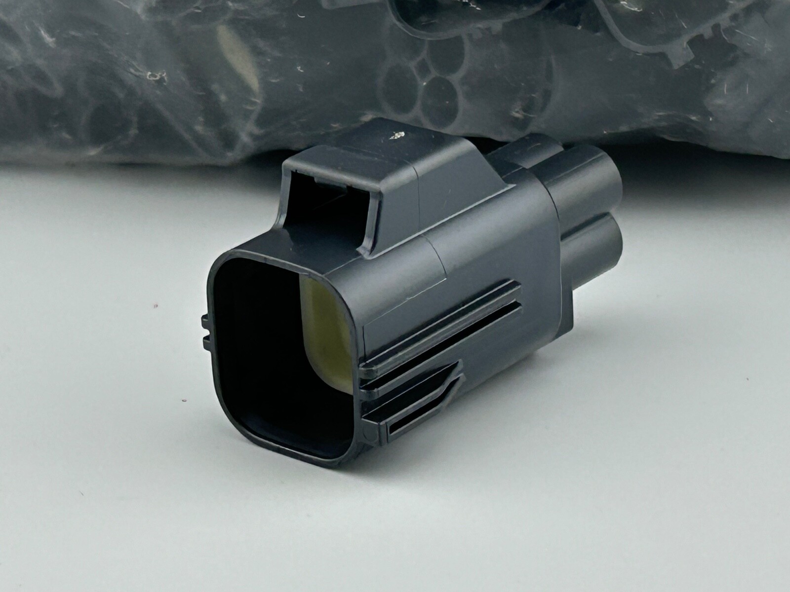 Automotive Connectors 4P CONN yazaki 7282-5570-10 7282557010 QTY 100
