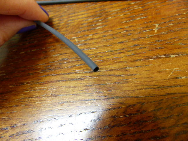 3M F221B3/64BK100 Qty of 1 per Lot HEATSHRINK 3/64 IN X 4FT BLACK LOT INCLUDES