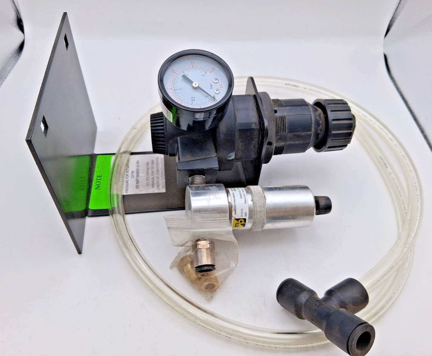 MP R100-2SR426 Regulator with Gauge