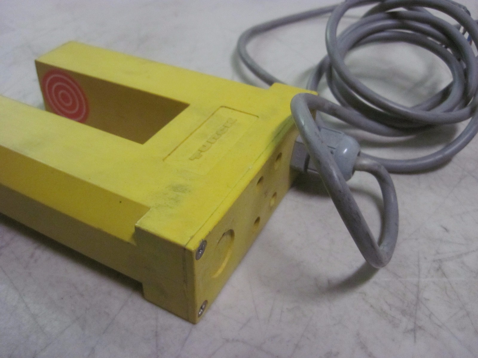 100% WARRANTY Turck Si30-K33-VP6 Slot Sensor